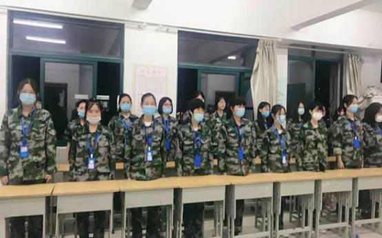 宿遷科技學校女子部舉行迎新生活動展青春風采