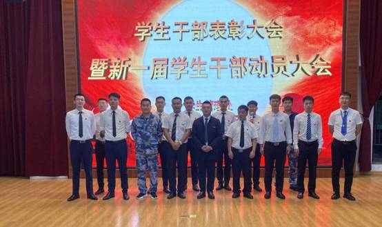 八維教育宿遷校區(qū)隆重舉行學(xué)生干部表彰大會(huì)暨新一屆學(xué)生干部動(dòng)員大會(huì)