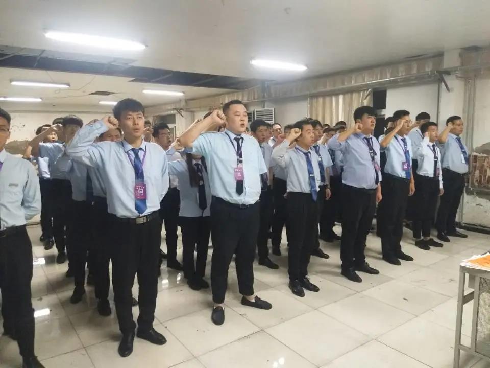 作為沒背景沒資源的普通人，我們應該怎樣去努力?