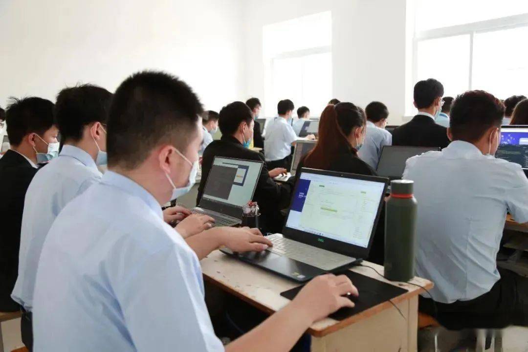 八維教育培訓學校高質(zhì)量就業(yè)