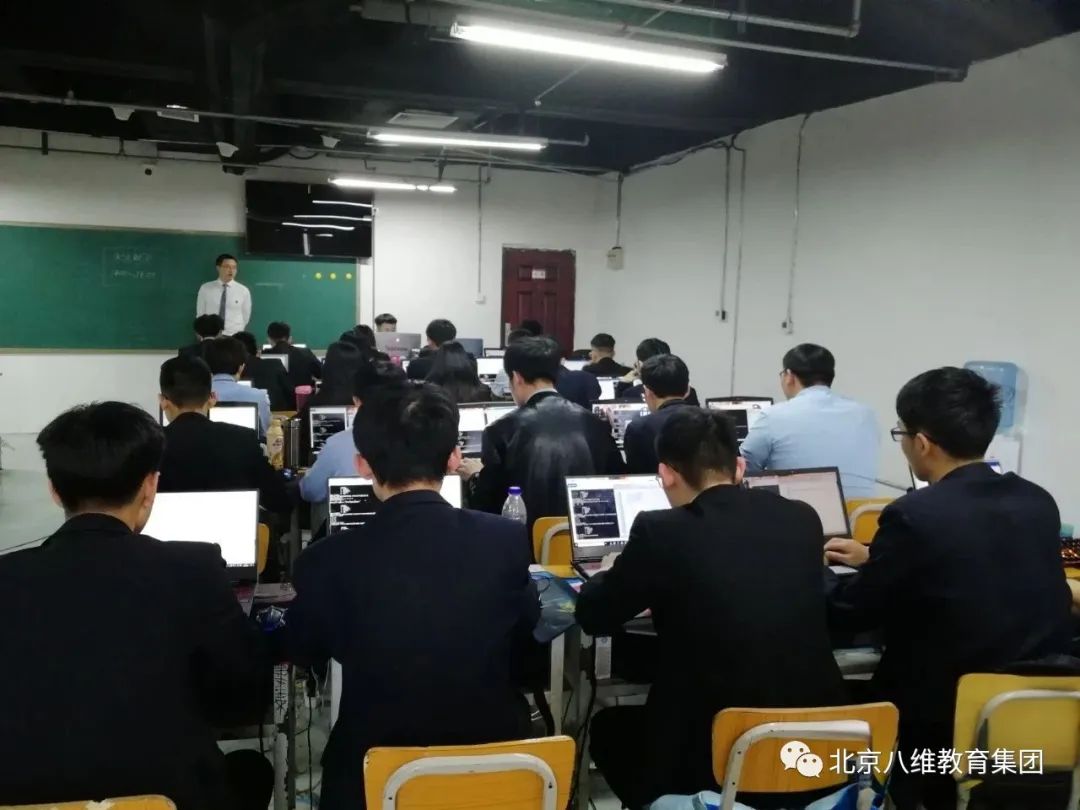 數字智能傳媒時代八維教育培訓學校設計人才領跑行業