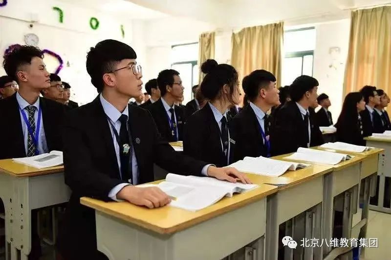 八維學校促進學生提高職場競爭力