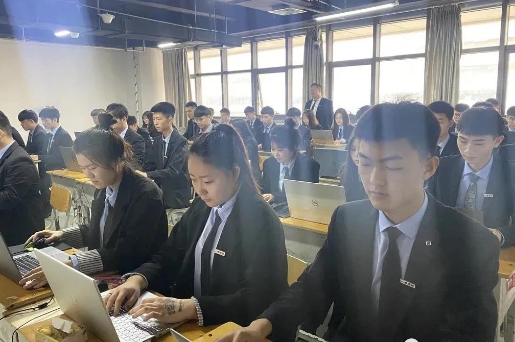 八維教育培訓(xùn)學(xué)校云計(jì)算專業(yè)