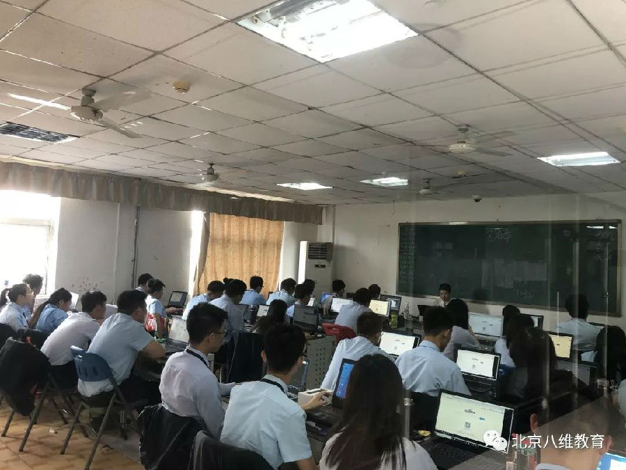 踏入八維學(xué)校人工智能頂級賽道擁有職業(yè)發(fā)展的頂級優(yōu)勢