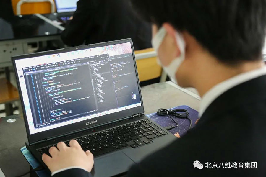 八維教育培訓學校網站工程專業專注于WEB前端開發工程師培養
