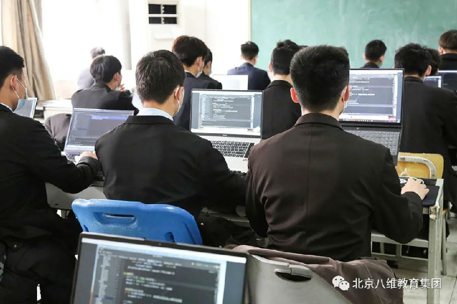 八維教育學校網站工程專業專注于高端H5開發工程師培養
