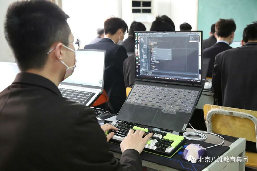 八維教育學校網站工程專業專注于高端H5開發工程師培養