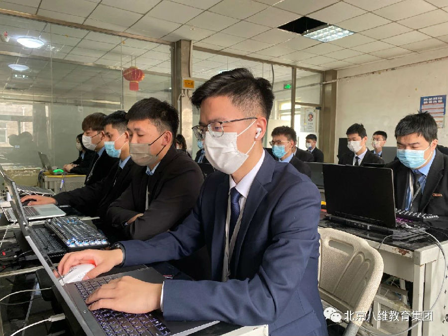 走進八維學院游戲開發(fā)培訓專業(yè)成為前沿技術型人才