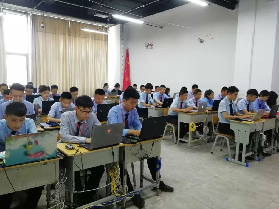 八維學校助力學子在未來職場中成為具有競爭力的數據人才