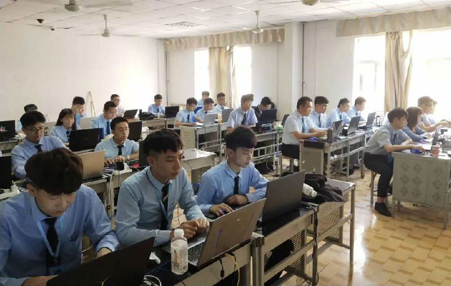 八維學校移動通信專業全力為同學們打造高端高職位