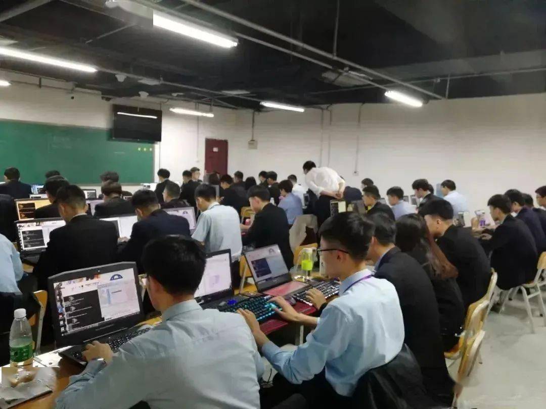 八維教育云計算專業(yè)專注互聯(lián)網(wǎng)高端人才培養(yǎng)
