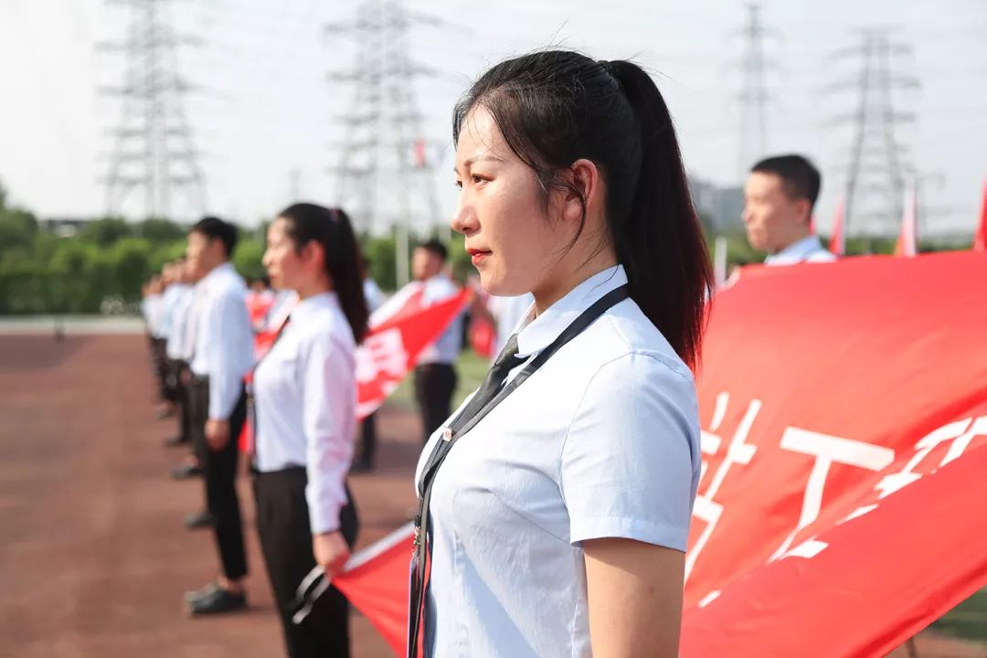 八維集團成功開啟職場新征程助力學子輕松邁向職場巔峰