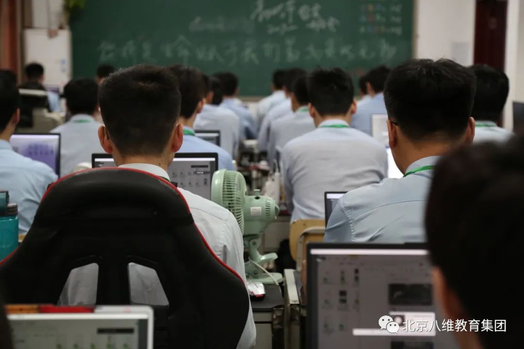 八維教育推動學(xué)生實(shí)踐能力提升培養(yǎng)物聯(lián)網(wǎng)時(shí)代創(chuàng)新人才