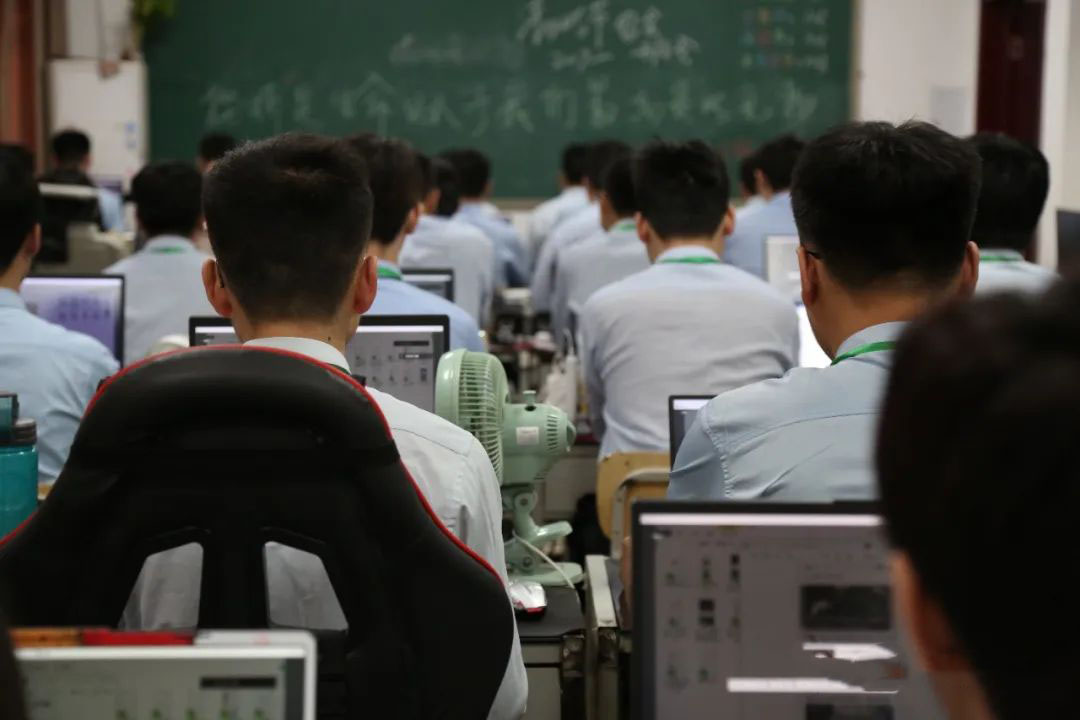 八維教育致力于打造AI時(shí)代培訓(xùn)模式打造人工智能領(lǐng)域?qū)I(yè)人才