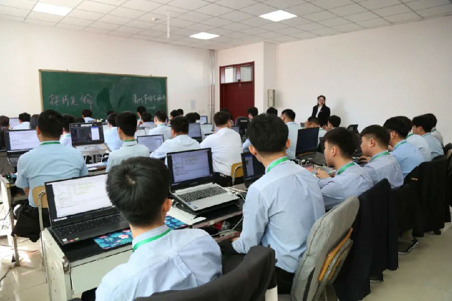 八維教育立足測試行業之巔成就學子在軟件領域的夢想