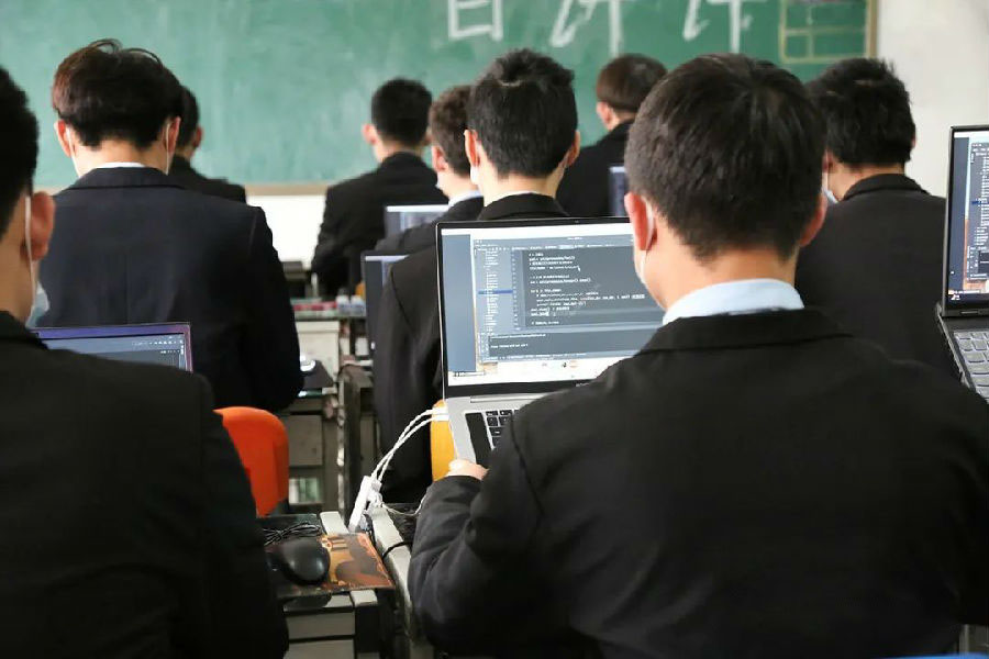 八維教育建設數(shù)字化學習平臺打通學生走向更廣闊職場生涯
