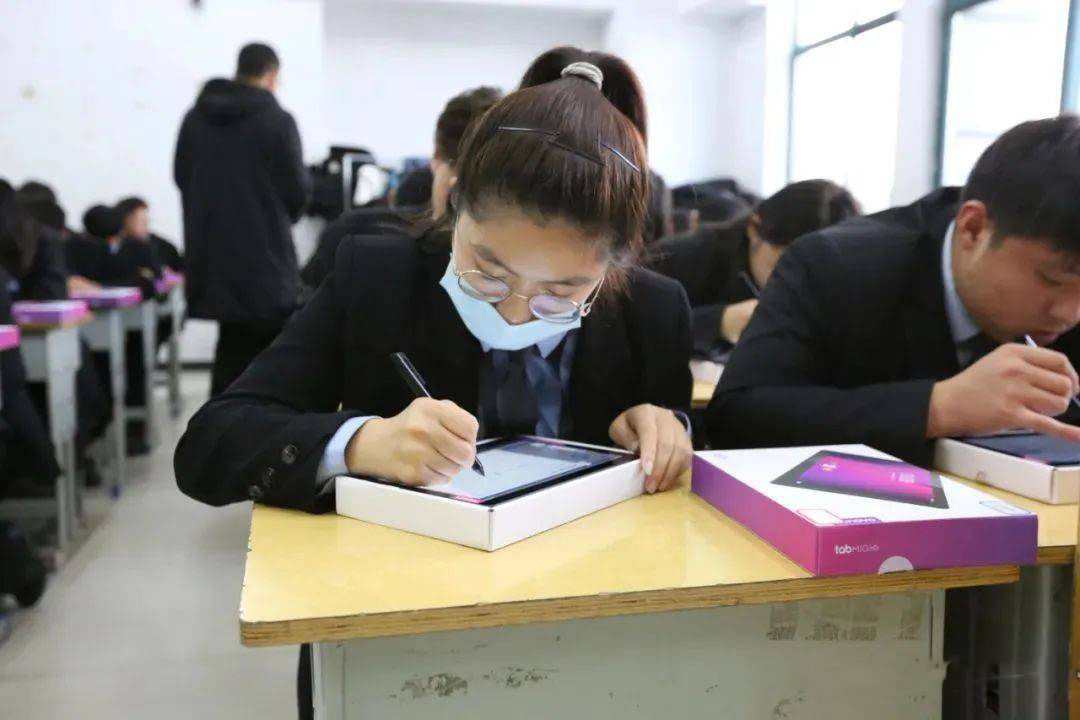 八維學校以實踐教學模式為學生提供全新學習體驗培養學子云計算專業技術