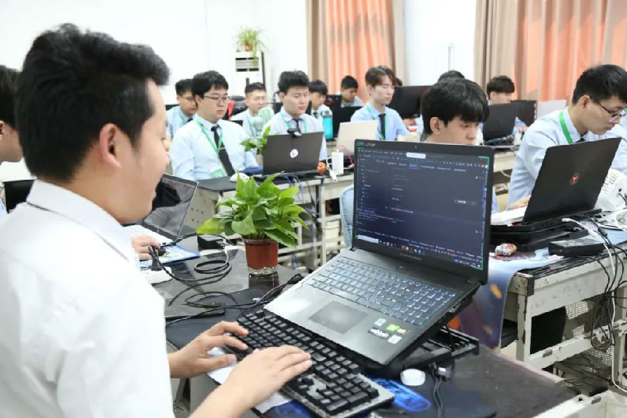 八維教育帶你領略未來互聯網時代魅力為企業輸送開發工程師