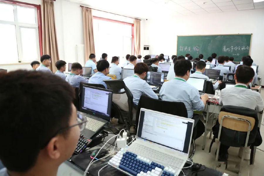 八維學校帶你領略物聯網技術魅力搭建學生就業通路