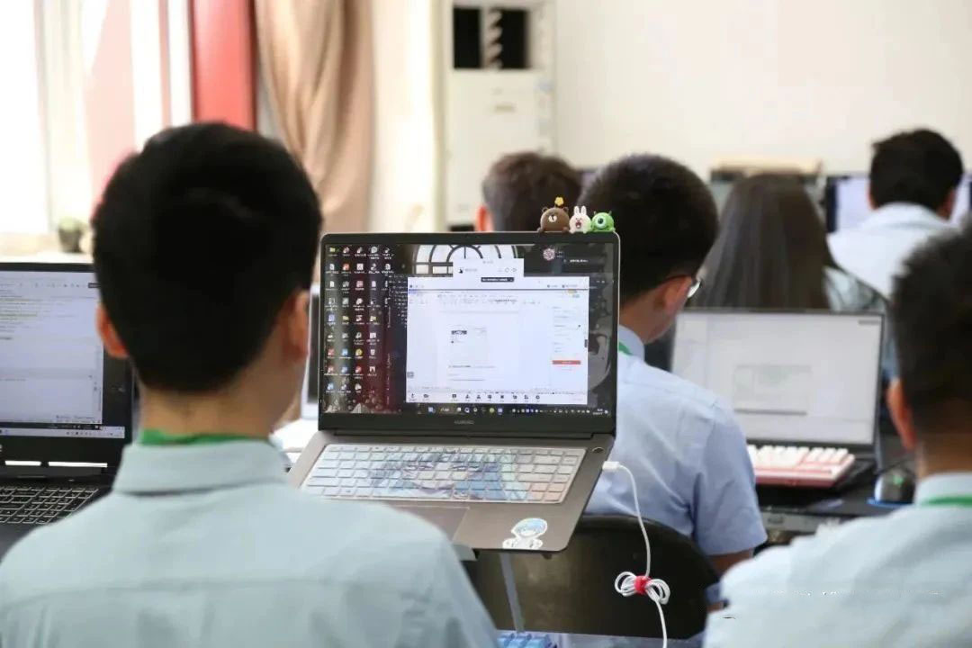 八維學校拓展數字化技術創新能力培養你的技術人才潛力