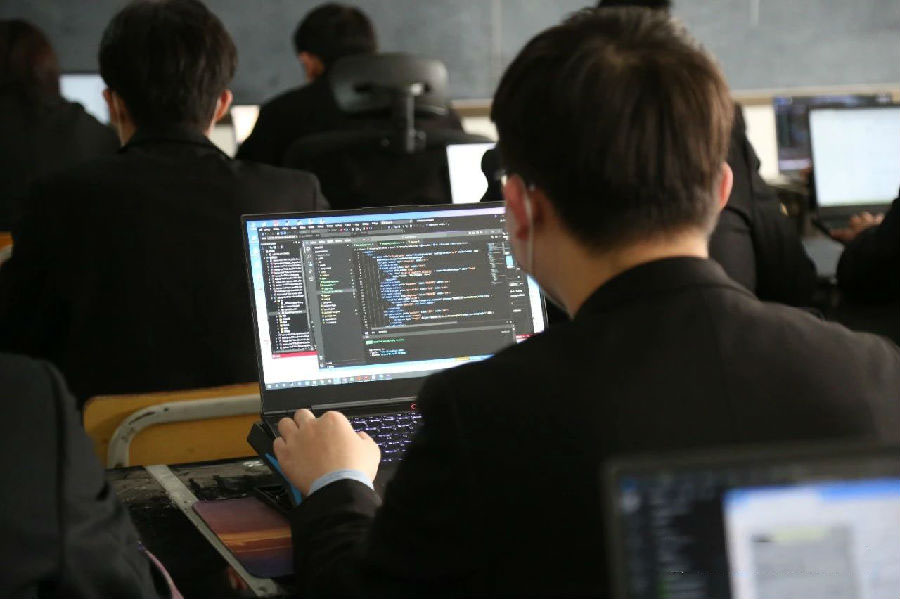 八維學院提高學生網絡安全素養應對行業網絡安全機遇挑戰