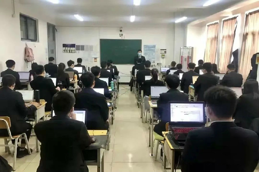 八維學校擁抱數(shù)字化時代未來助力你成就數(shù)字化技術夢想