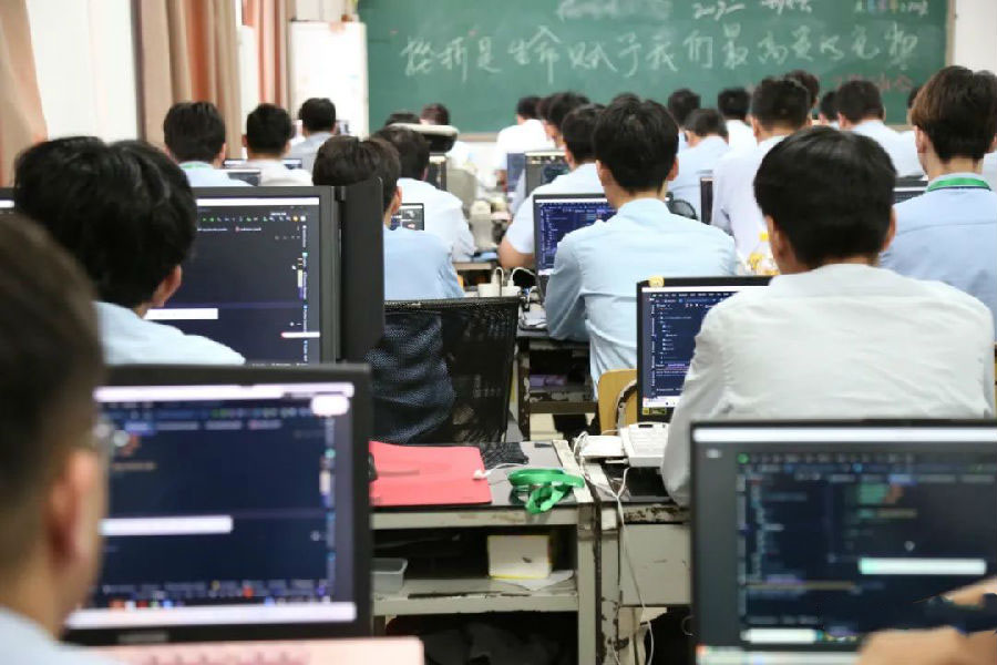 八維教育云計算專業培訓課程一站式助你解決就業問題