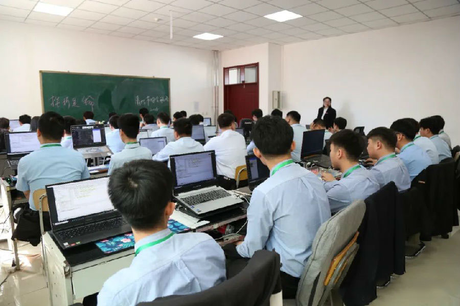 八維學校探索智能編程領域助力你開啟高端職業生涯
