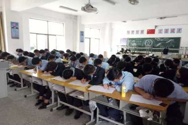 八維學校引領(lǐng)IT夢想學習新風潮為你的未來發(fā)展保駕護航