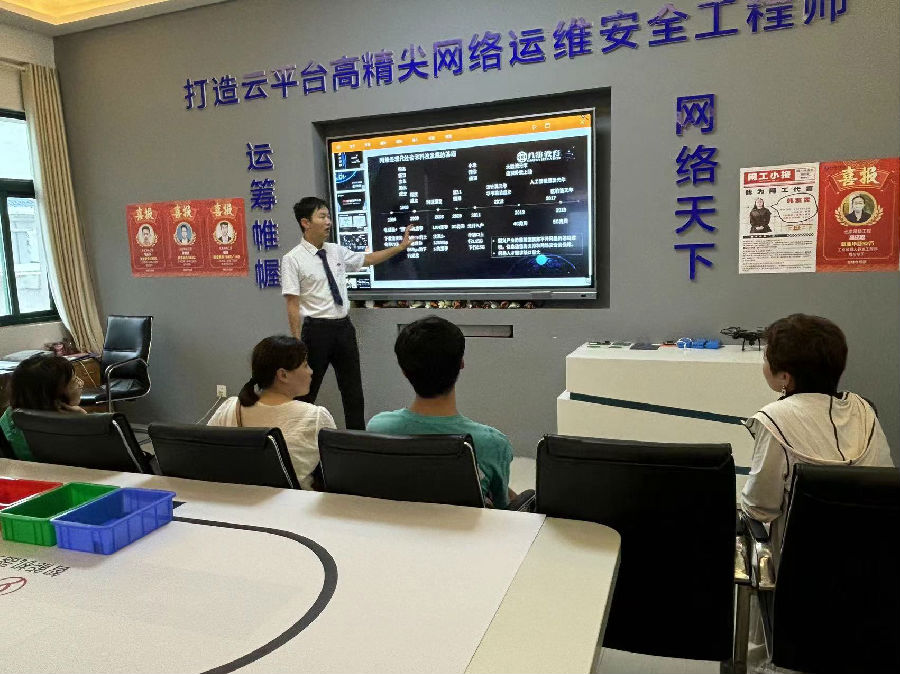 八維職業(yè)學校云計算20.0課程火爆來襲 