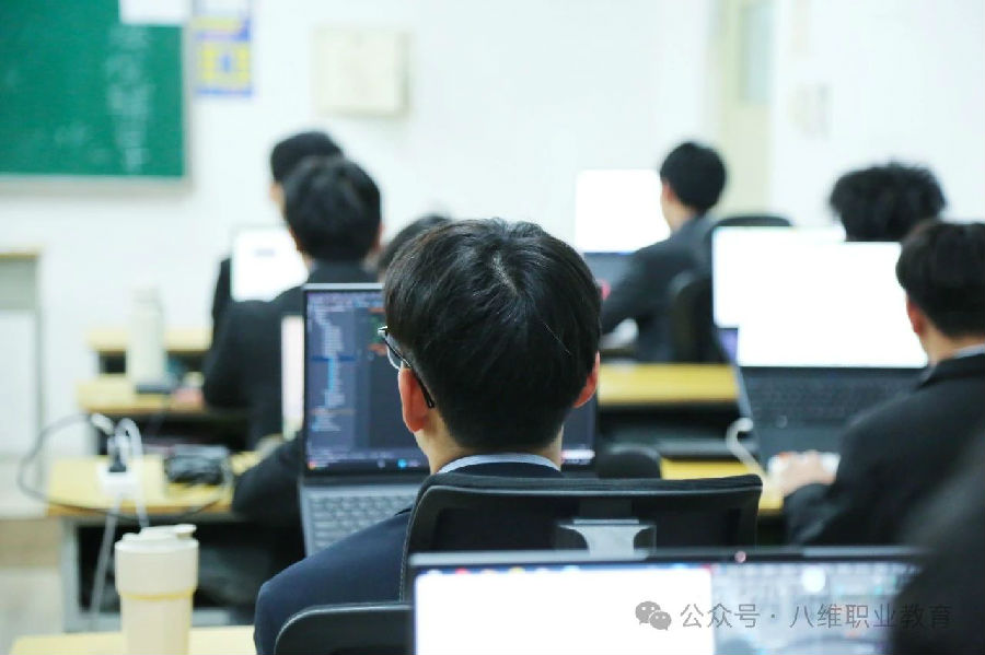 江蘇宿遷八維教育數字人才的智慧熔爐鑄就未來科技新輝煌