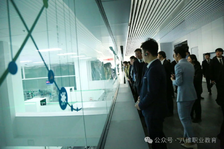 八維教育宿遷職業(yè)技術(shù)學(xué)院世界五百強(qiáng)智能化產(chǎn)業(yè)研學(xué)正式啟動(dòng)