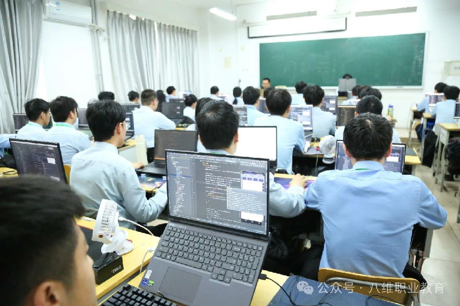 江蘇宿遷八維學校解鎖數字技能的新紀元開啟個人逆襲之路
