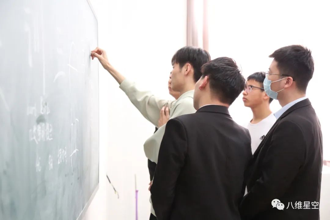 江蘇宿遷八維學(xué)校AI+創(chuàng)新教育領(lǐng)域的領(lǐng)航者未來(lái)創(chuàng)新領(lǐng)袖的璀璨搖籃