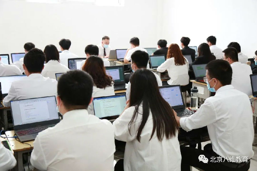 八維職業(yè)學(xué)校上海校區(qū)云計算專業(yè)3月份畢業(yè)班級喜報新鮮出爐
