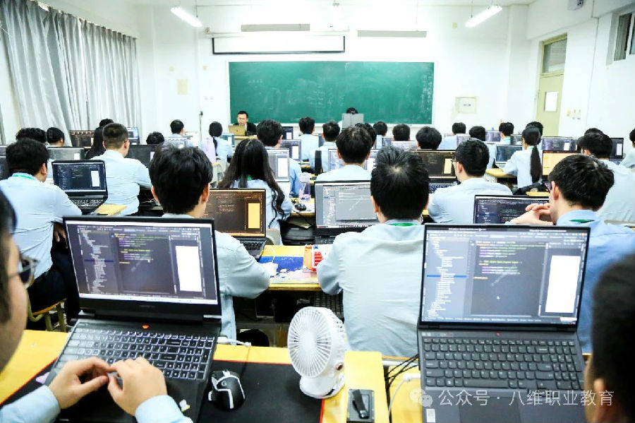 天津云計算培訓機構哪個口碑好推薦八維職業學校的理由