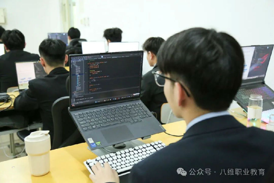天津大數(shù)據(jù)培訓(xùn)機構(gòu)哪個口碑好推薦八維職業(yè)學(xué)校的理由