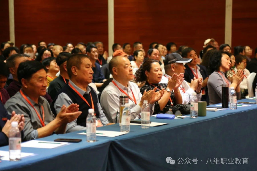 北京八維信息集團大學生短訓感恩謝師會隆重舉行