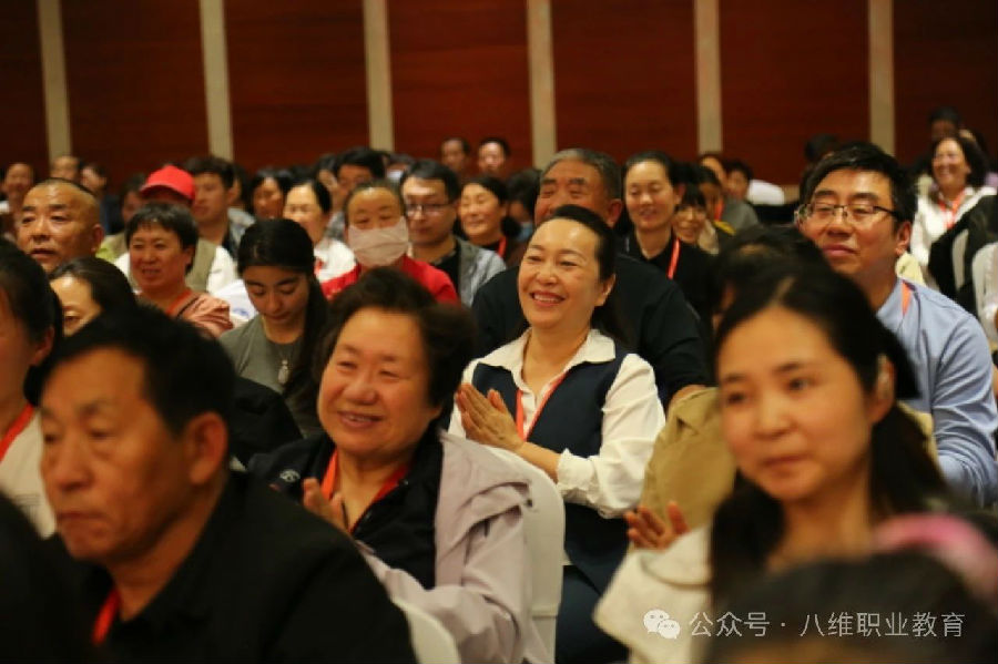 北京八維信息集團大學生短訓感恩謝師會隆重舉行