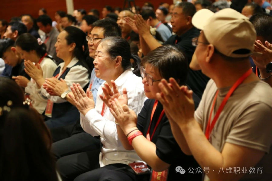北京八維信息集團大學生短訓感恩謝師會隆重舉行