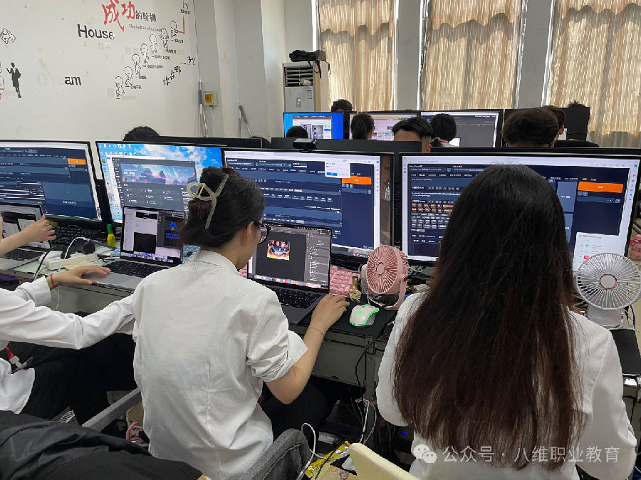 八維職業(yè)學(xué)校國(guó)際新媒體專業(yè)短期直播運(yùn)營(yíng)管理實(shí)戰(zhàn)招生