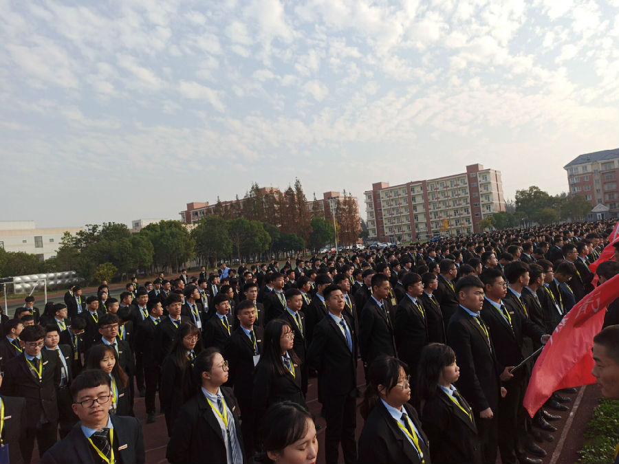 江蘇宿遷八維學(xué)校大學(xué)生就業(yè)的金色橋梁點亮職業(yè)成功之路