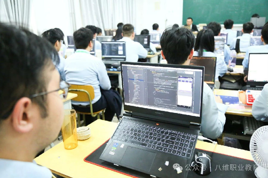 八維教育人工智能專業四月檔期第四波喜報來襲