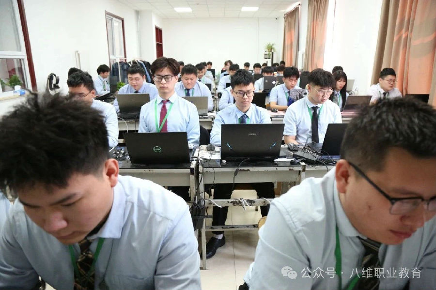 八維職業(yè)學校解鎖人工智能領域無限潛能孕育未來科技精英