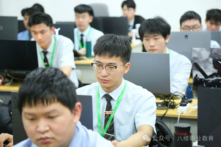八維職業(yè)學校打造職業(yè)教育新典范助力學子高效快樂成才