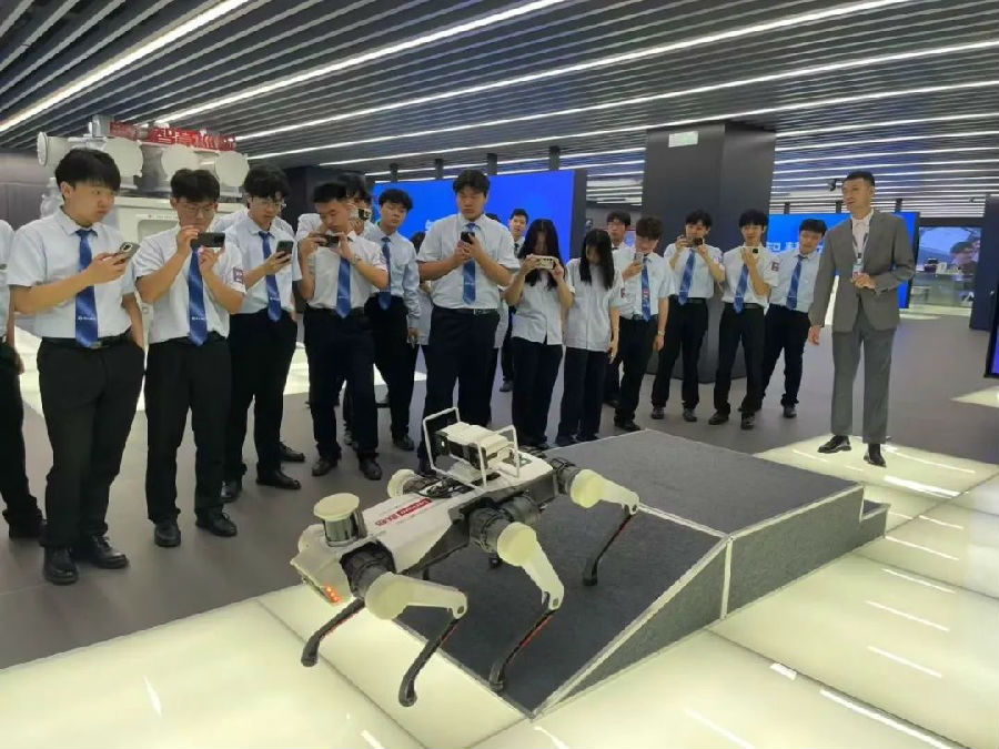 八維教育實(shí)訓(xùn)基地與聯(lián)想科技藍(lán)圖雙鏡照亮前程