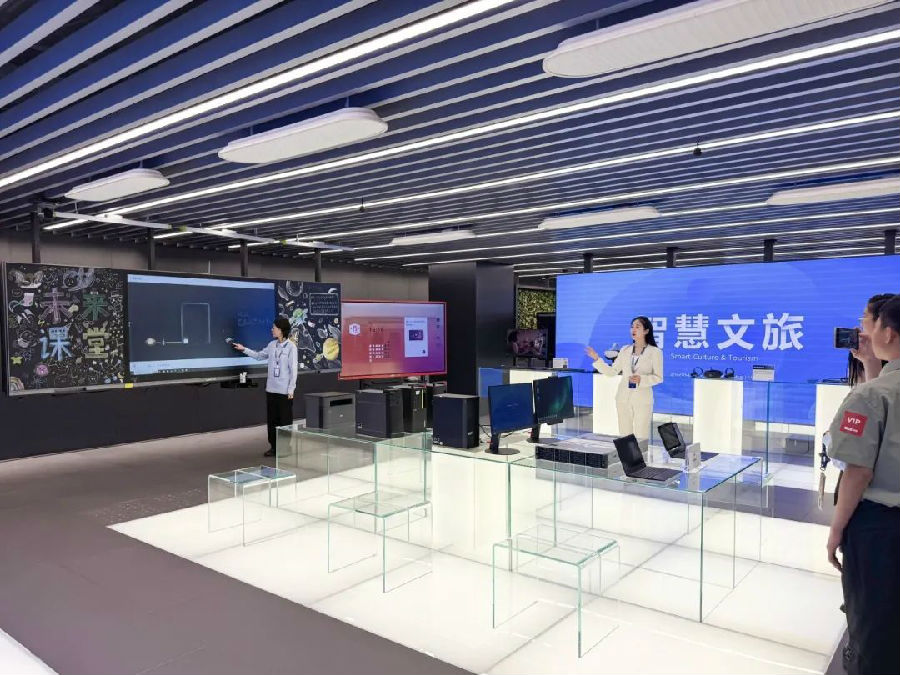 八維教育實(shí)訓(xùn)基地與聯(lián)想科技藍(lán)圖雙鏡照亮前程