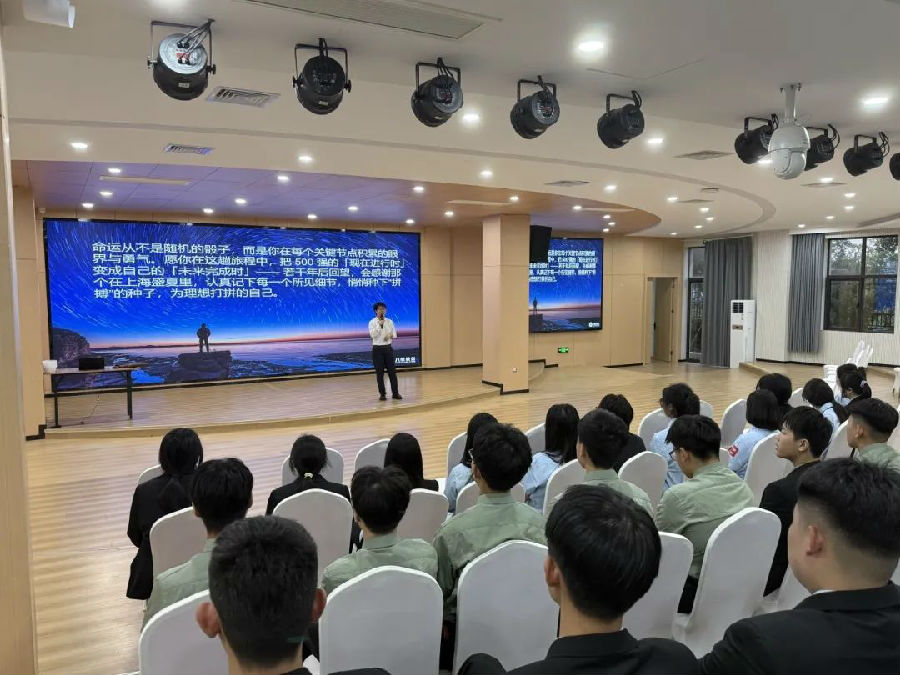八維教育實(shí)訓(xùn)基地與聯(lián)想科技藍(lán)圖雙鏡照亮前程