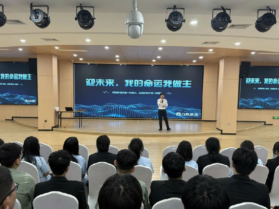 八維教育實(shí)訓(xùn)基地與聯(lián)想科技藍(lán)圖雙鏡照亮前程