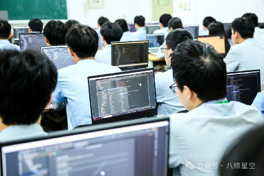 八維職業學校AI教育的先鋒塑造未來科技巨擘的搖籃
